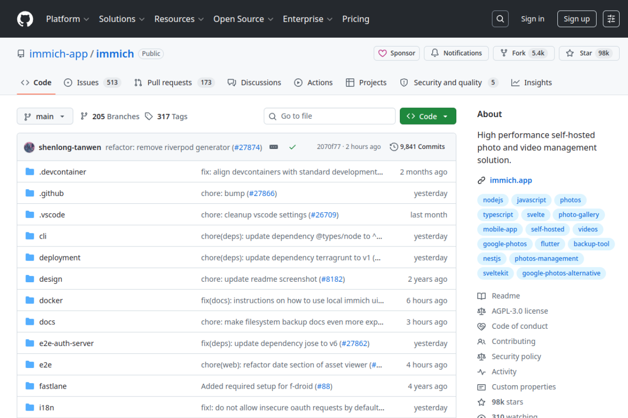 GitHub - immich-app/immich: High performance self-hosted photo and video management solution. 界面预览